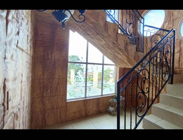 4 BEDROOM HOUSE FOR SALE IN STANGER MANOR